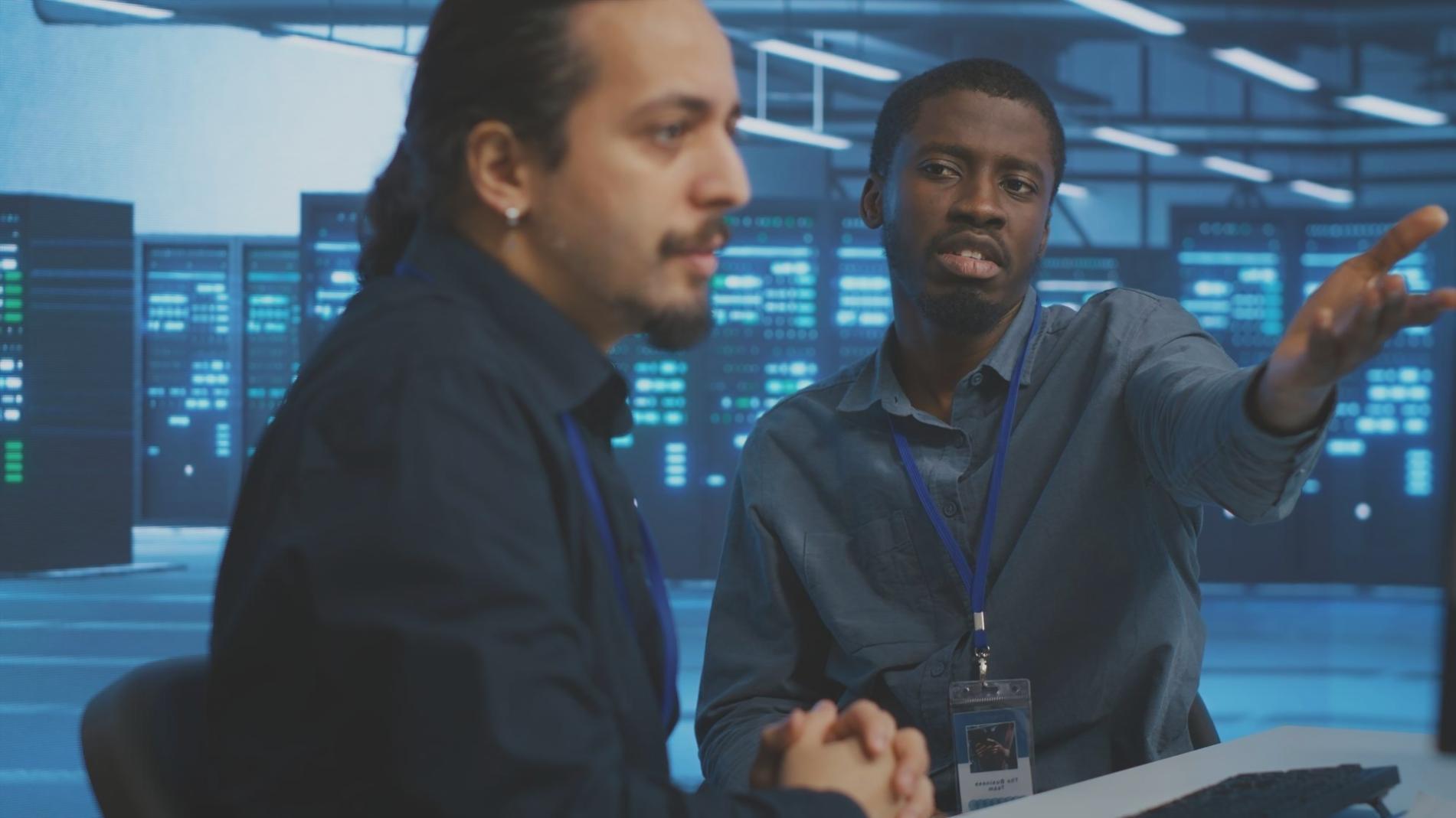 VR-Entwicklungsteam bei der Arbeit an immersiven Lernumgebungen